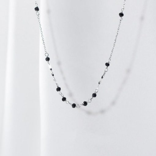 Collier Chaine Argent orné de minuscules boules de cristal noir