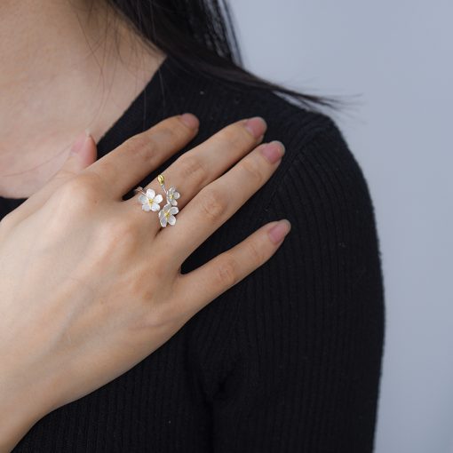 Bague Fleurette Argent portée